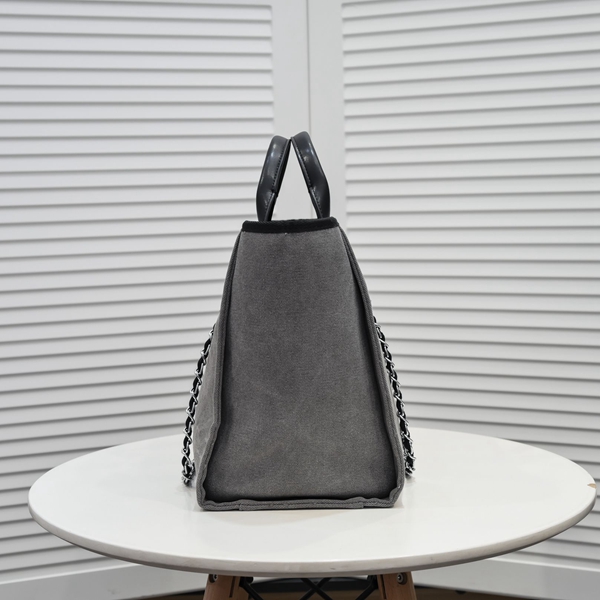 シャネルバッグ背面デザイン